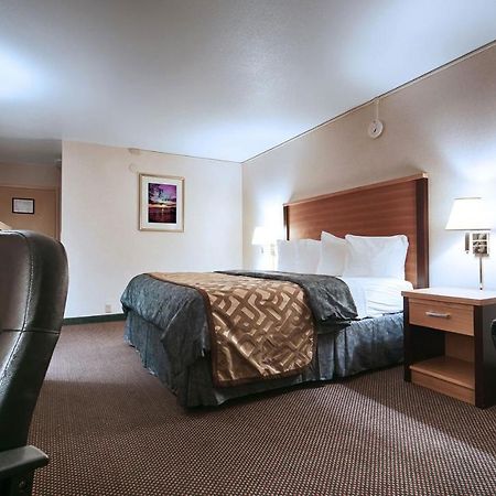 Magnuson Grand Columbus North Hotel Exterior photo