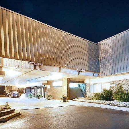 Magnuson Grand Columbus North Hotel Exterior photo
