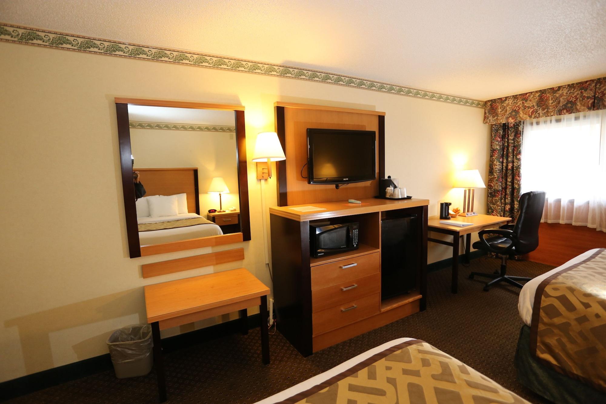 Magnuson Grand Columbus North Hotel Exterior photo