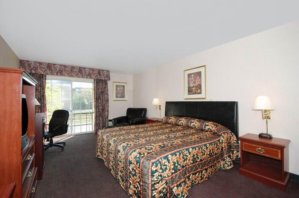 Magnuson Grand Columbus North Hotel Room photo