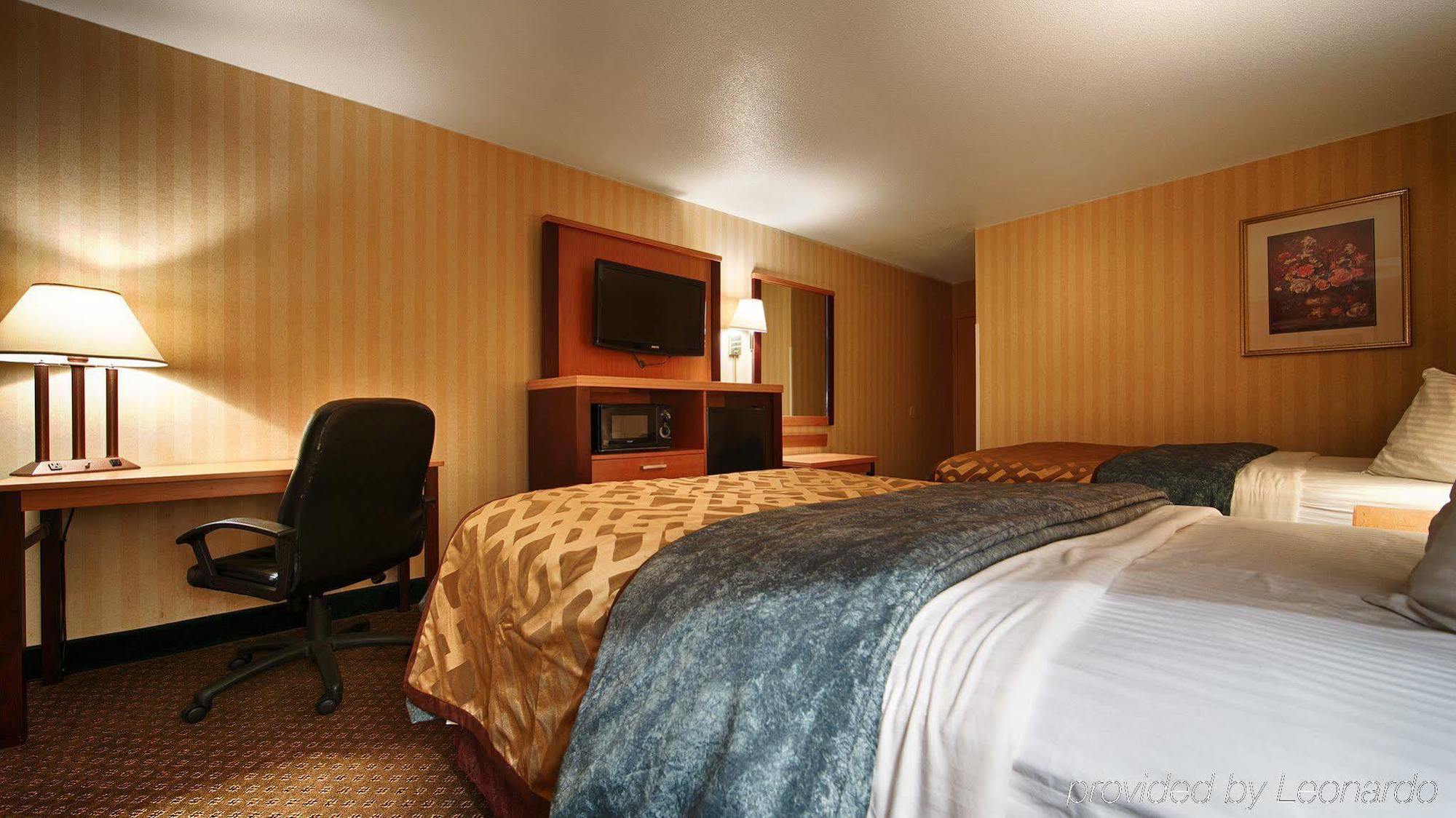 Magnuson Grand Columbus North Hotel Exterior photo